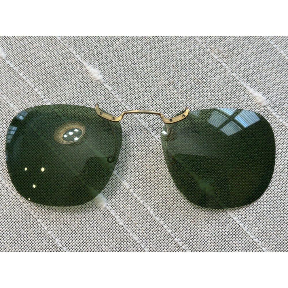 Vintage Cool Polaroid Gold Tone Metal Rimless Clip-On Sunglasses w/Green Lenses
